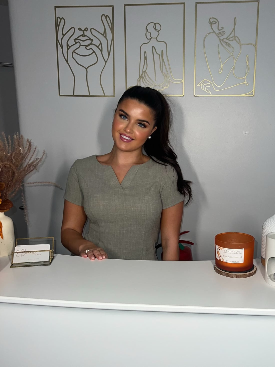 A friendly welcome at the Bonnie and Co reception desk